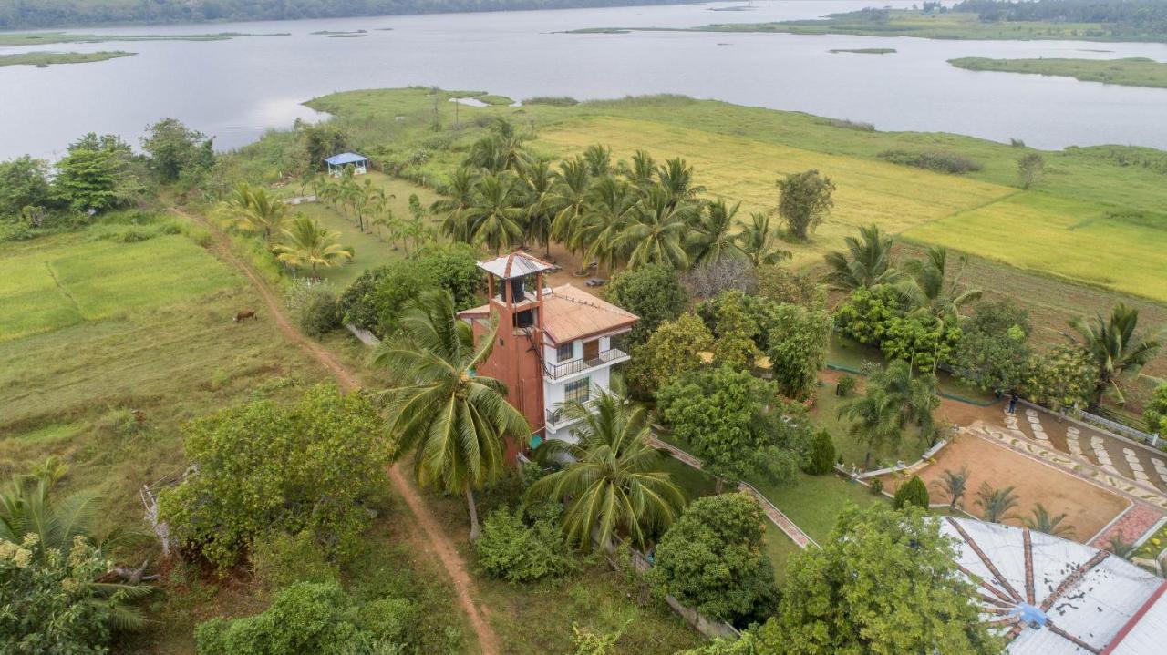 דמבולה Nilambara Lake View מראה חיצוני תמונה