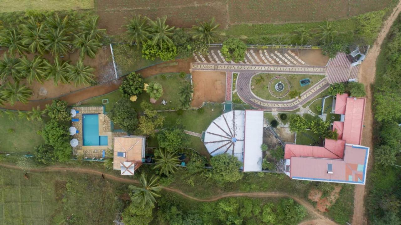 דמבולה Nilambara Lake View מראה חיצוני תמונה
